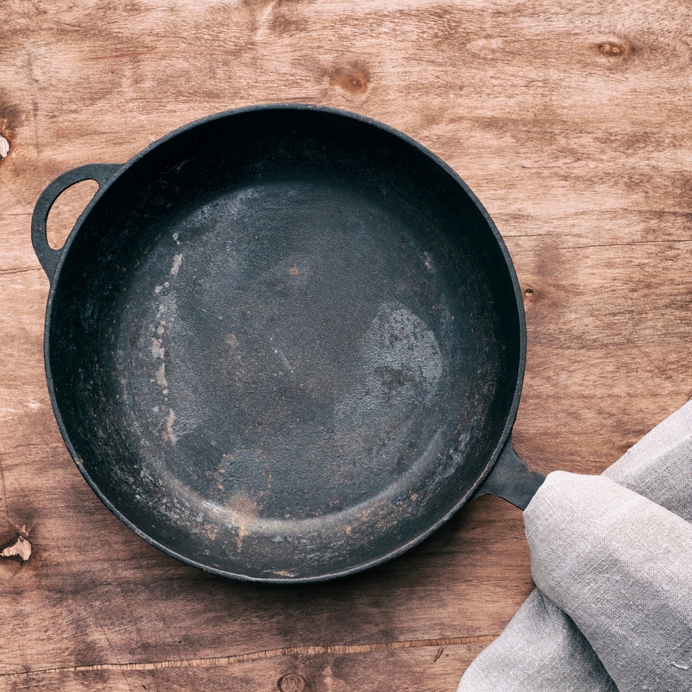 Почему ржавеют чугунные сковороды, казаны и кастрюли? Как убрать ржавчину на чугуне?
